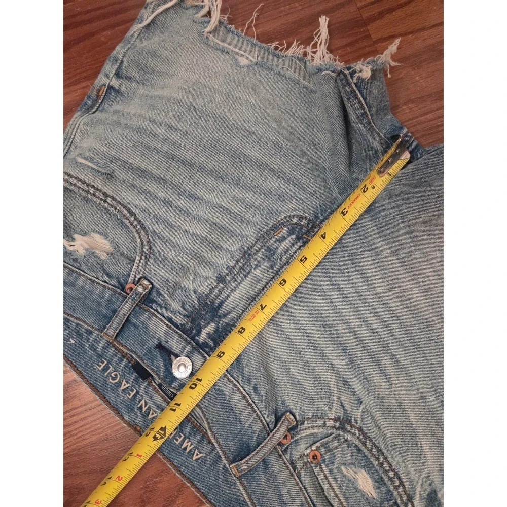 American Eagle Relaxed Short Womens 6 Light Wash Distressed High Rise Denim Blue